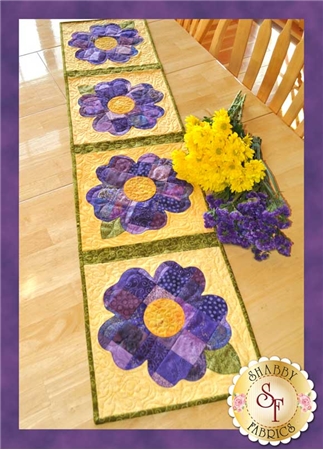Shabby Fabrics - SF48633 - Patchwork Pansy Table Runner
