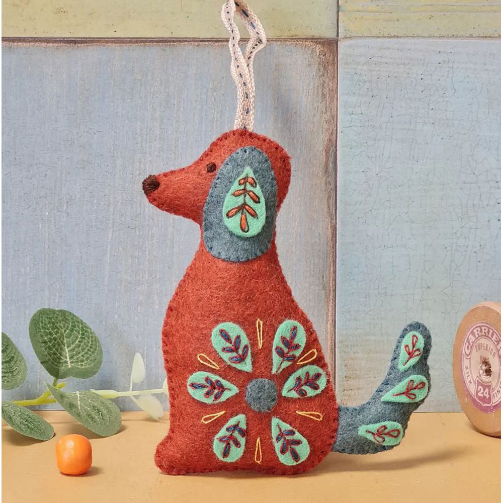 Corinne Lapierre - Wool Mix Felt Craft Mini Kit - Folk Dog