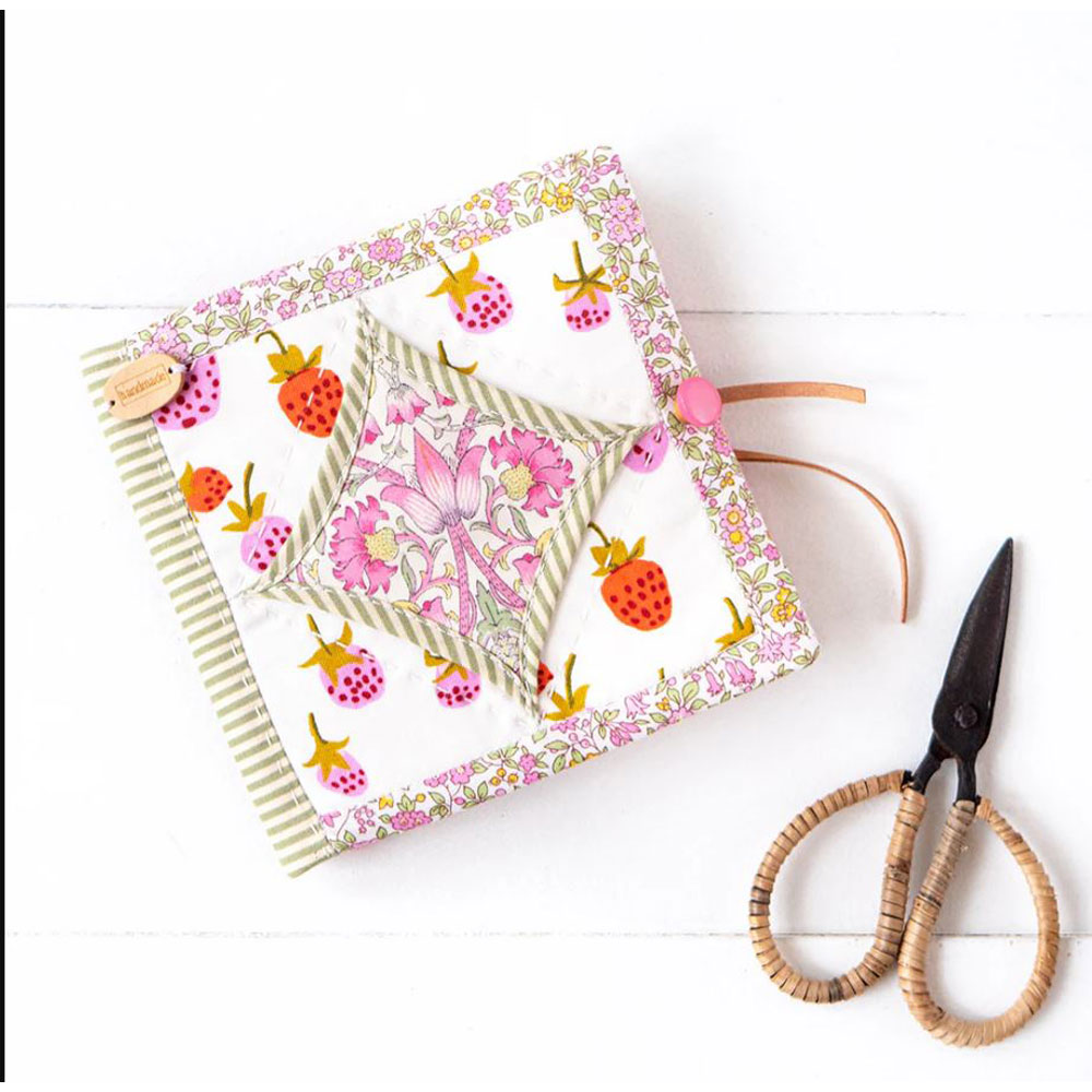 Arabesque Scissors - Pattern - The Traveller's Sewing Book