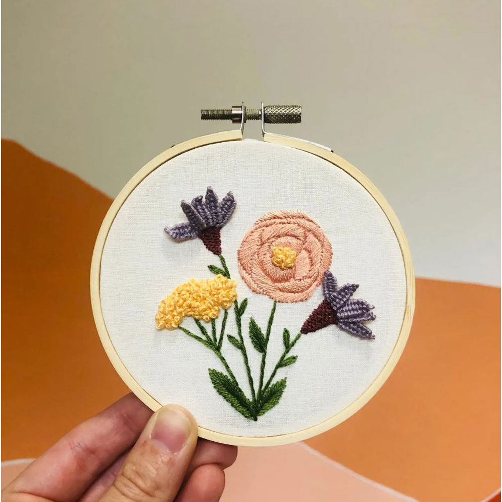 MCreativeJ - Intermediate Hand Embroidery Kit - Blooming Wildflowers