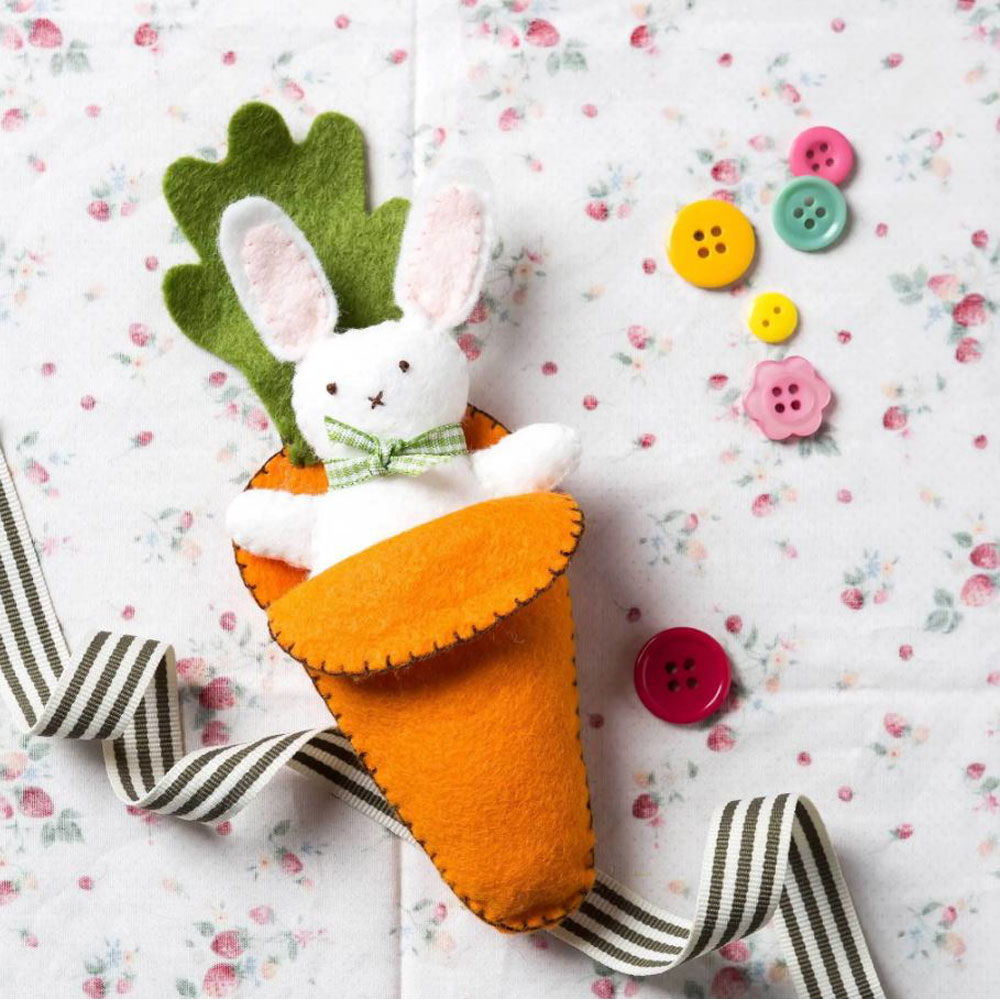Corinne Lapierre - Wool Mix Felt Craft Mini Kit - Bunny in Carrot Bed
