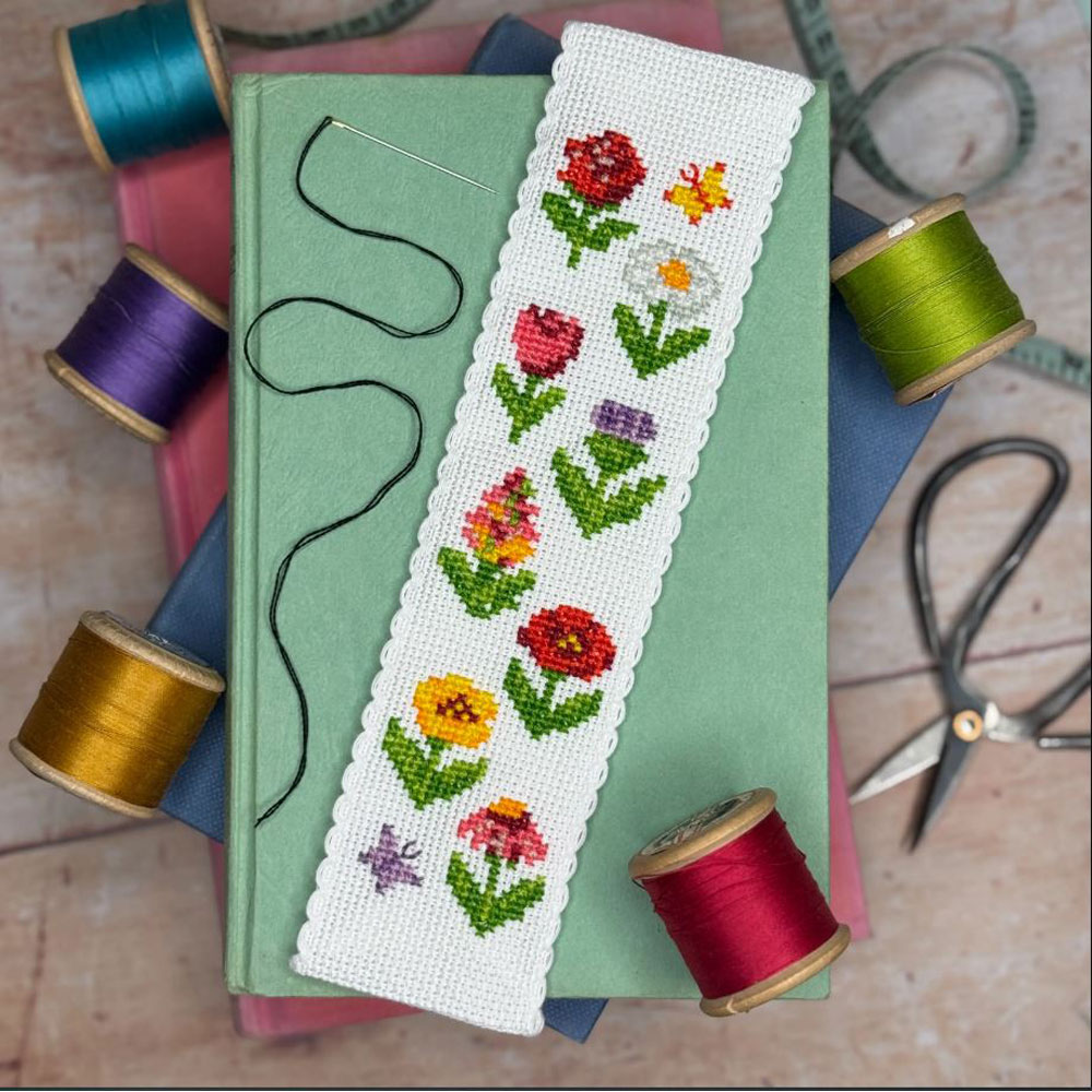 The Crafty Kit - Bookmark Kit - Cottage Garden