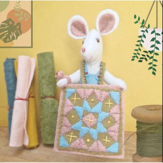 Corinne Lapierre - Wool Mix Felt Craft Mini Kit - Little Mouse Makes A Quilt